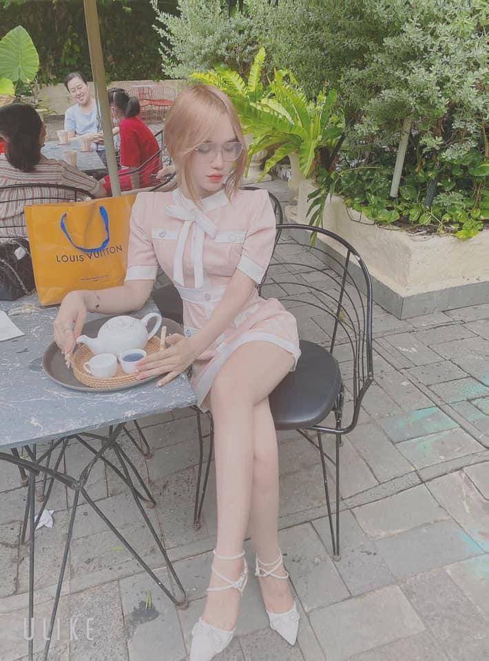 Vừa đưa chuối vào cô bé em đã rên rồi